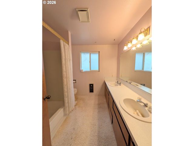 60923 OVERLOOK Dr, Cove, OR 97824