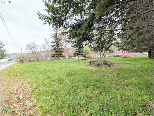 60923 OVERLOOK Dr, Cove, OR 97824