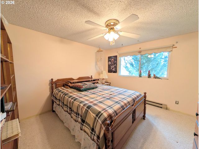 60923 OVERLOOK Dr, Cove, OR 97824