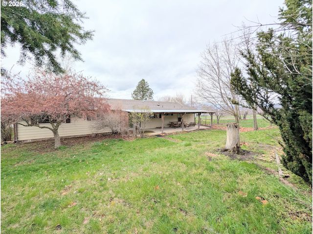 60923 OVERLOOK Dr, Cove, OR 97824