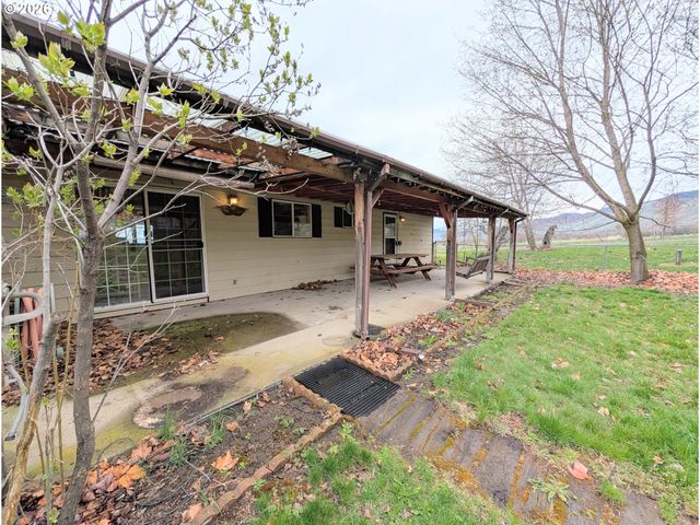 60923 OVERLOOK Dr, Cove, OR 97824