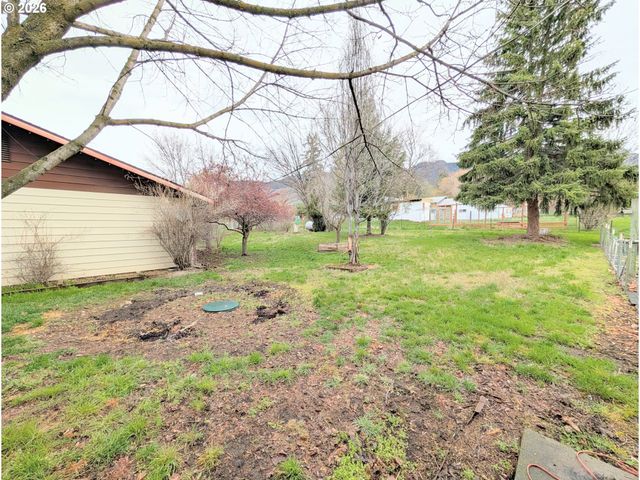 60923 OVERLOOK Dr, Cove, OR 97824