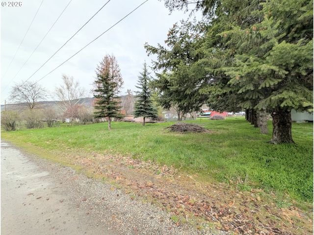 60923 OVERLOOK Dr, Cove, OR 97824