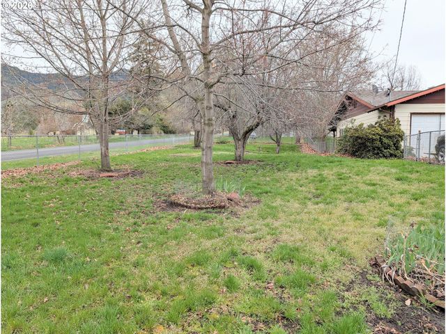 60923 OVERLOOK Dr, Cove, OR 97824