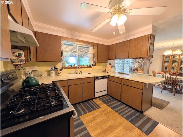 60923 OVERLOOK Dr, Cove, OR 97824