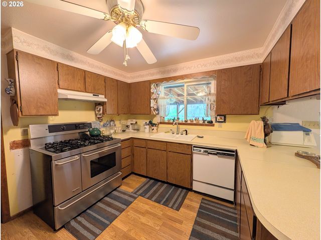 60923 OVERLOOK Dr, Cove, OR 97824