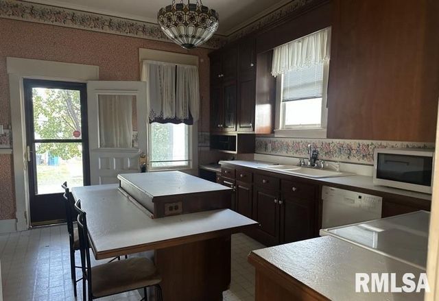 204 N MAPLE Street, Christopher, IL 62822