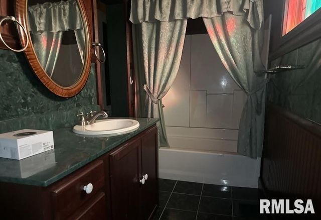 204 N MAPLE Street, Christopher, IL 62822