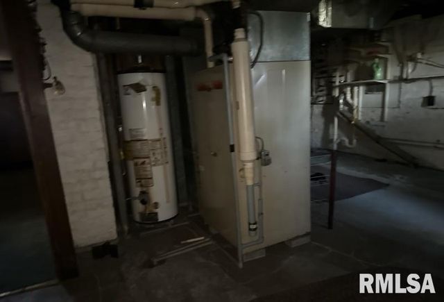 204 N MAPLE Street, Christopher, IL 62822