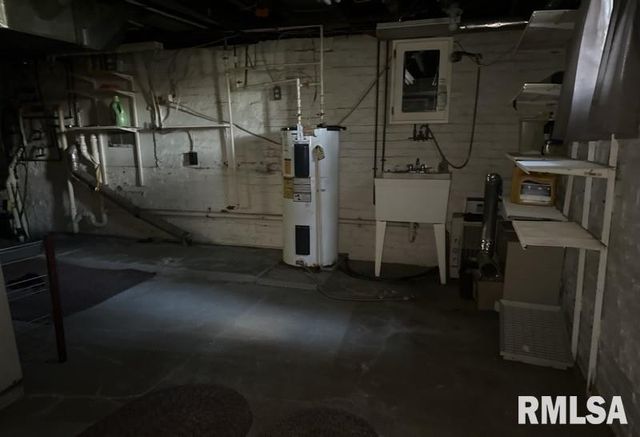 204 N MAPLE Street, Christopher, IL 62822