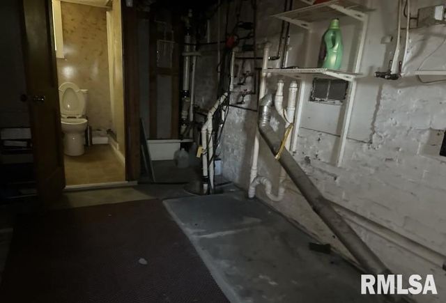 204 N MAPLE Street, Christopher, IL 62822