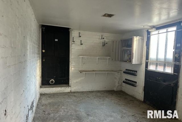 204 N MAPLE Street, Christopher, IL 62822