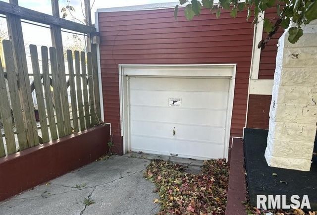 204 N MAPLE Street, Christopher, IL 62822