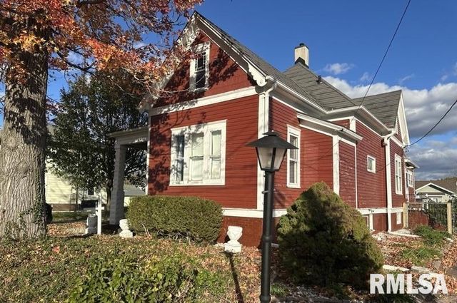 204 N MAPLE Street, Christopher, IL 62822