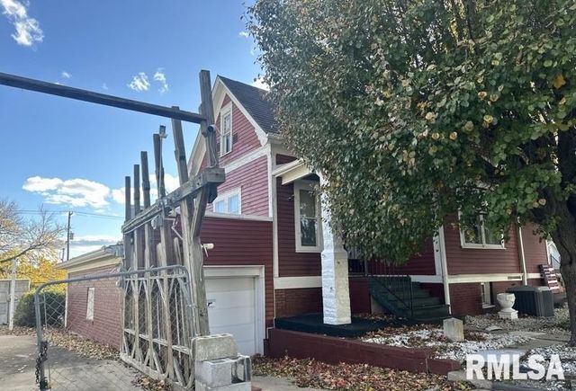 204 N MAPLE Street, Christopher, IL 62822