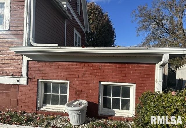 204 N MAPLE Street, Christopher, IL 62822