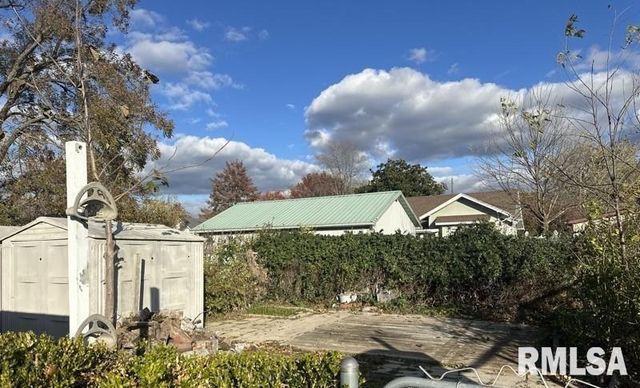 204 N MAPLE Street, Christopher, IL 62822