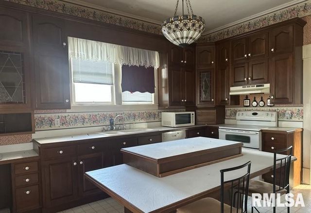 204 N MAPLE Street, Christopher, IL 62822