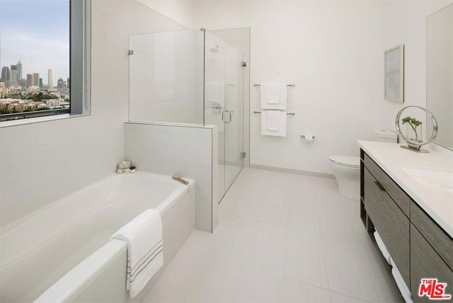 3033 Wilshire Avenue PH1604, Los Angeles, CA 90010