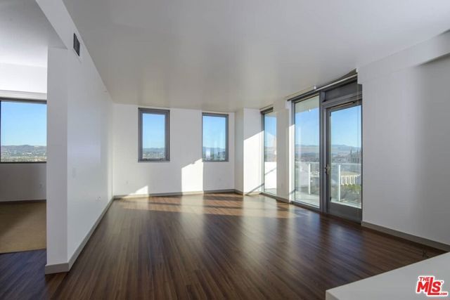 3033 Wilshire Avenue PH1604, Los Angeles, CA 90010