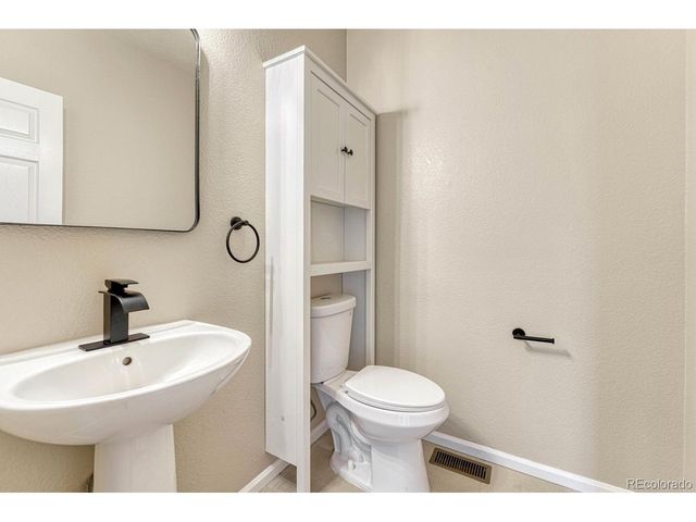 10202 Nickolas Ave, Littleton, CO 80130
