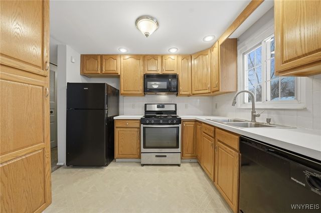 31 Greengage Circle, Amherst, NY 14051