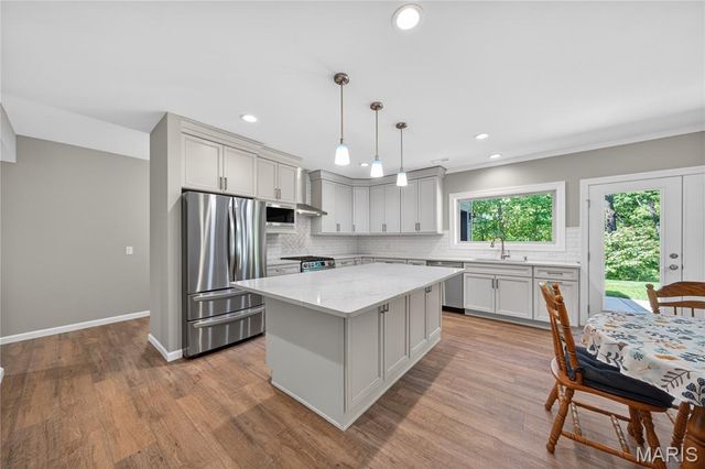 1075 Stonebrooke Lane, Wentzville, MO 63385