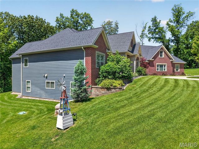 1075 Stonebrooke Lane, Wentzville, MO 63385