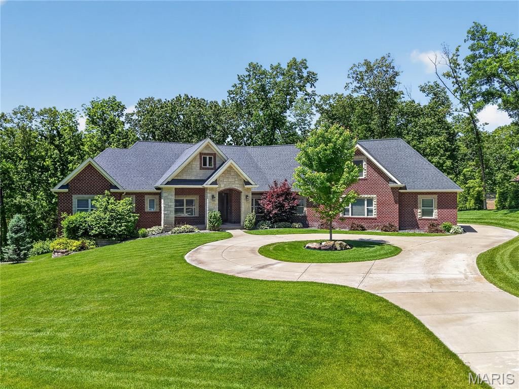 1075 Stonebrooke Lane, Wentzville, MO 63385