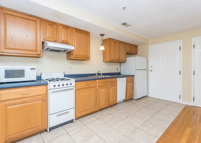 10 Middle Street Ct 7, Waltham, MA 02451