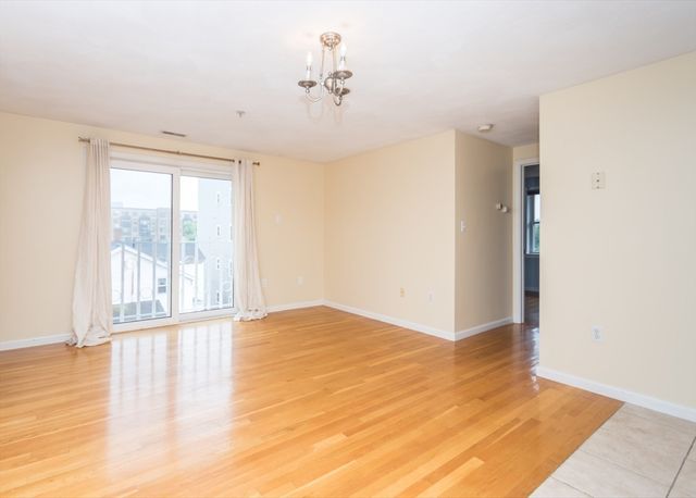 10 Middle Street Ct 7, Waltham, MA 02451