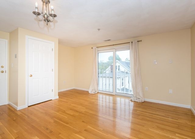 10 Middle Street Ct 7, Waltham, MA 02451