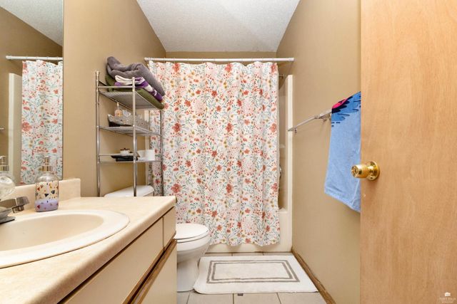 2506 Candle Crest Circle, Manhattan, KS 66503