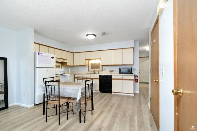 2506 Candle Crest Circle, Manhattan, KS 66503