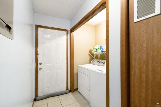 2506 Candle Crest Circle, Manhattan, KS 66503