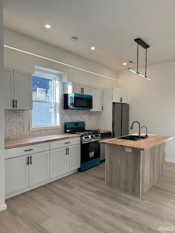 612 E WATER Street, Princeton, IN 47670