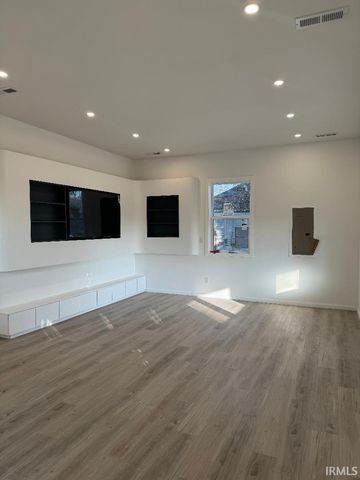 612 E WATER Street, Princeton, IN 47670