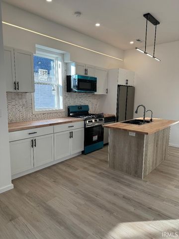 612 E WATER Street, Princeton, IN 47670