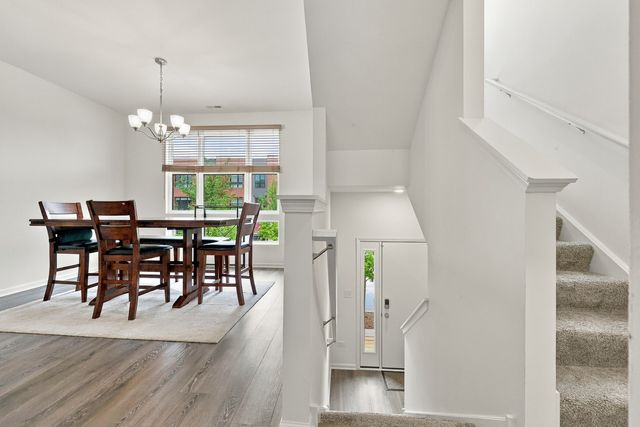 1209 Lakepointe Drive, Schaumburg, IL 60173