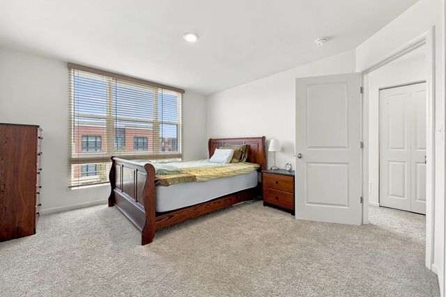 1209 Lakepointe Drive, Schaumburg, IL 60173