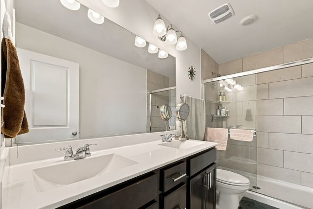 1209 Lakepointe Drive, Schaumburg, IL 60173