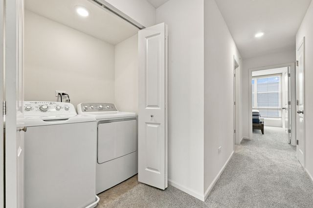1209 Lakepointe Drive, Schaumburg, IL 60173