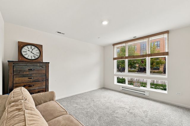 1209 Lakepointe Drive, Schaumburg, IL 60173