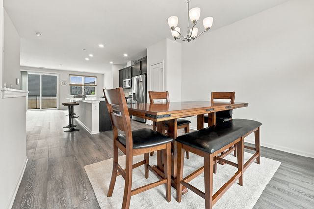 1209 Lakepointe Drive, Schaumburg, IL 60173