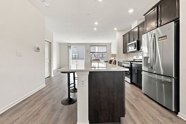 1209 Lakepointe Drive, Schaumburg, IL 60173