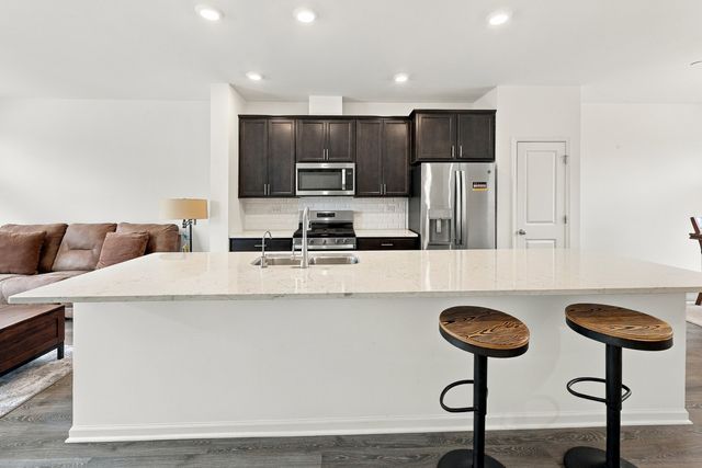 1209 Lakepointe Drive, Schaumburg, IL 60173