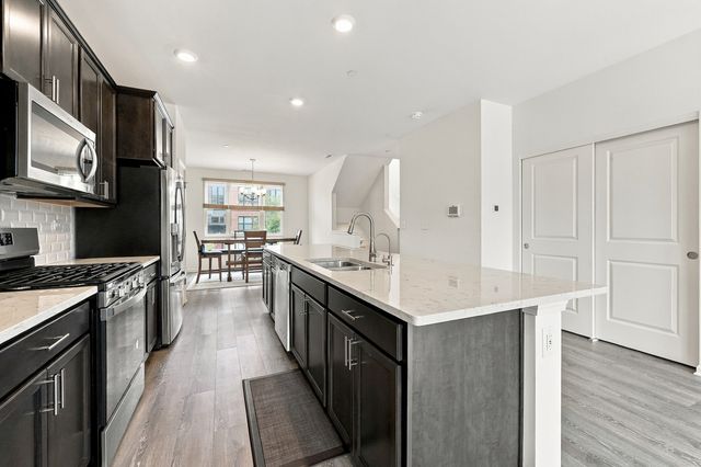 1209 Lakepointe Drive, Schaumburg, IL 60173