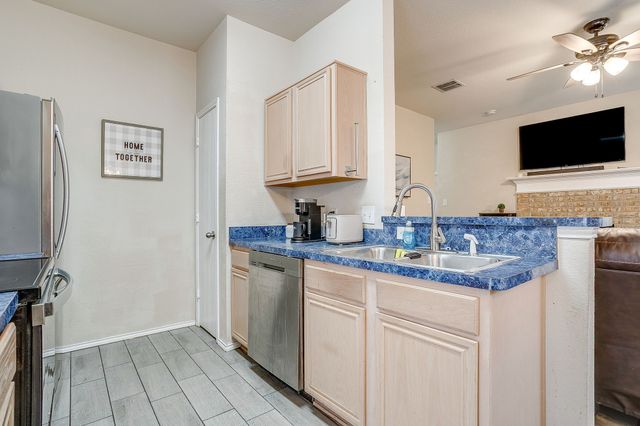 2521 Wakecrest Drive, Fort Worth, TX 76108