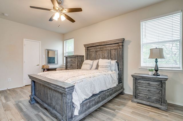 2521 Wakecrest Drive, Fort Worth, TX 76108