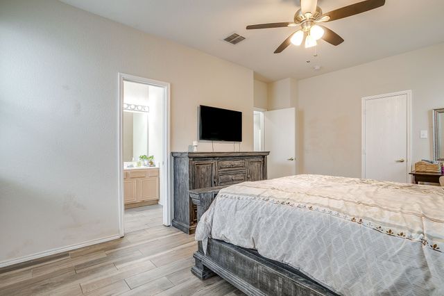 2521 Wakecrest Drive, Fort Worth, TX 76108